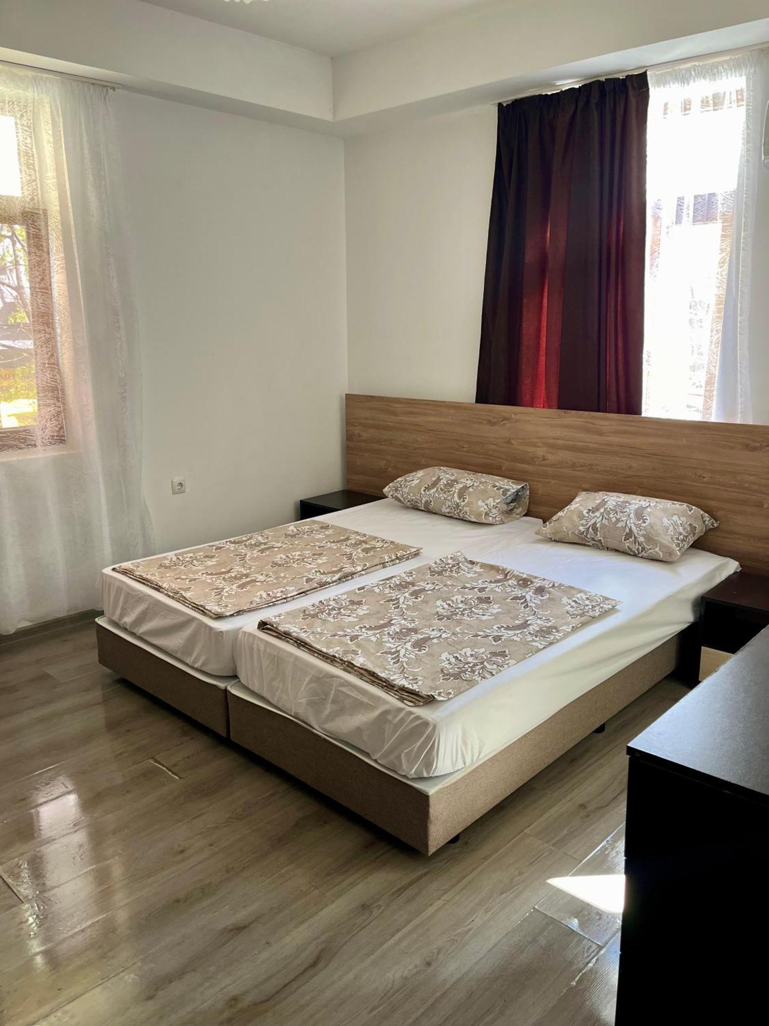 En-Suite Rooms: Novа Guesthouse In Sofia Center Exterior photo