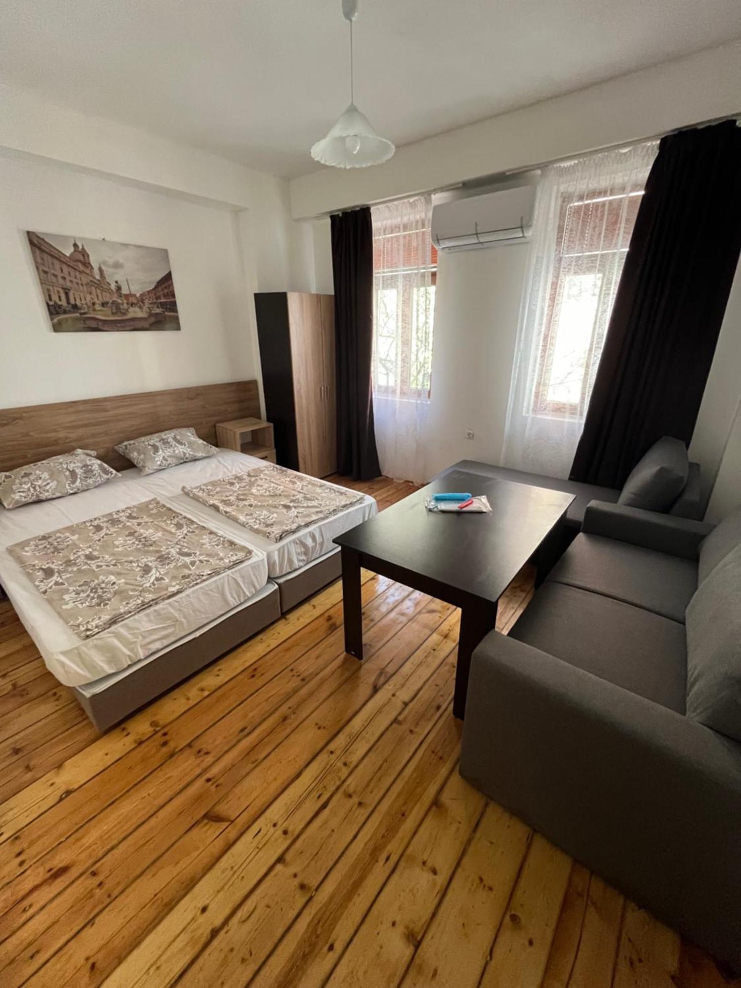 En-Suite Rooms: Novа Guesthouse In Sofia Center Exterior photo