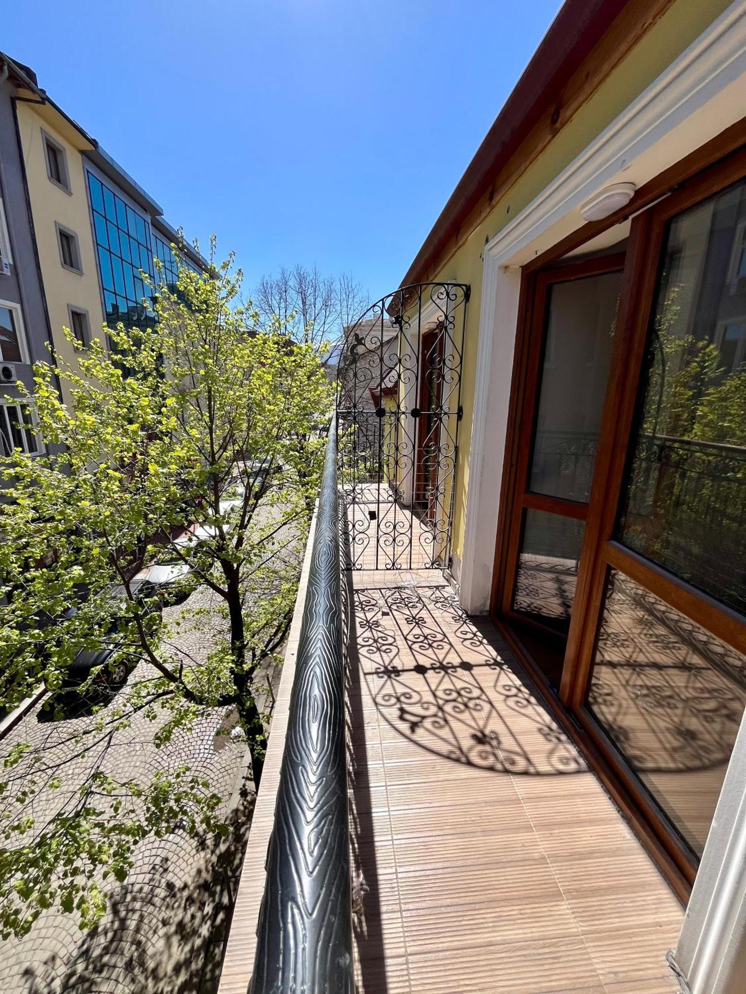 En-Suite Rooms: Novа Guesthouse In Sofia Center Exterior photo