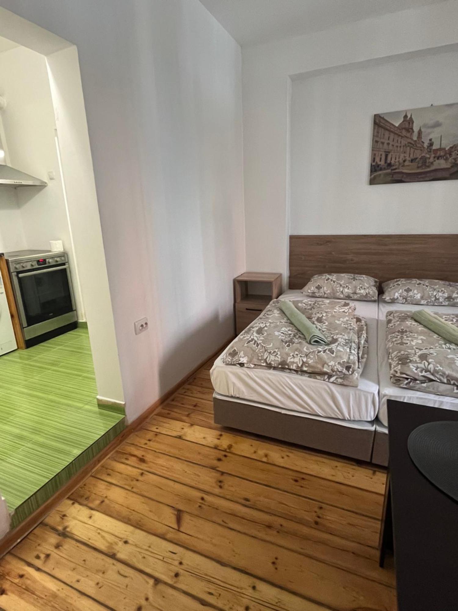 En-Suite Rooms: Novа Guesthouse In Sofia Center Exterior photo