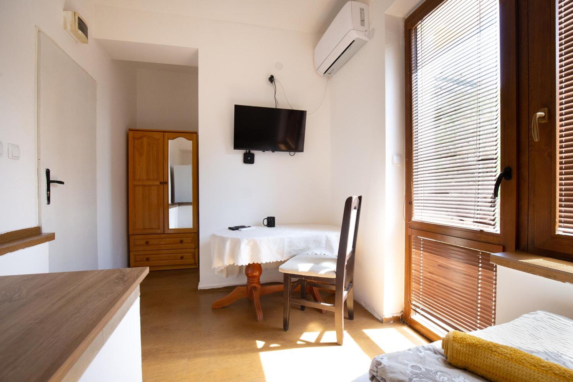 En-Suite Rooms: Novа Guesthouse In Sofia Center Exterior photo