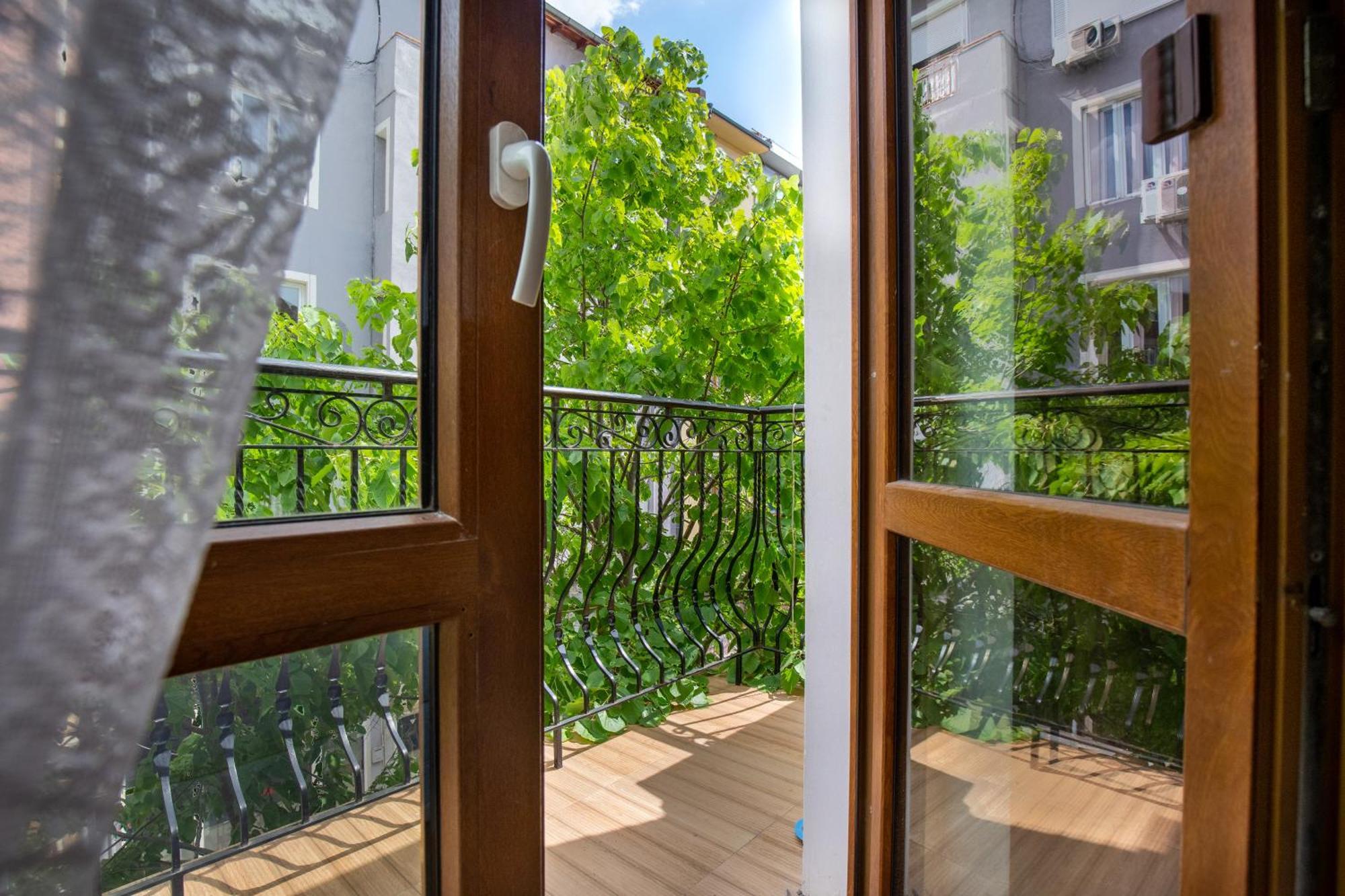 En-Suite Rooms: Novа Guesthouse In Sofia Center Exterior photo