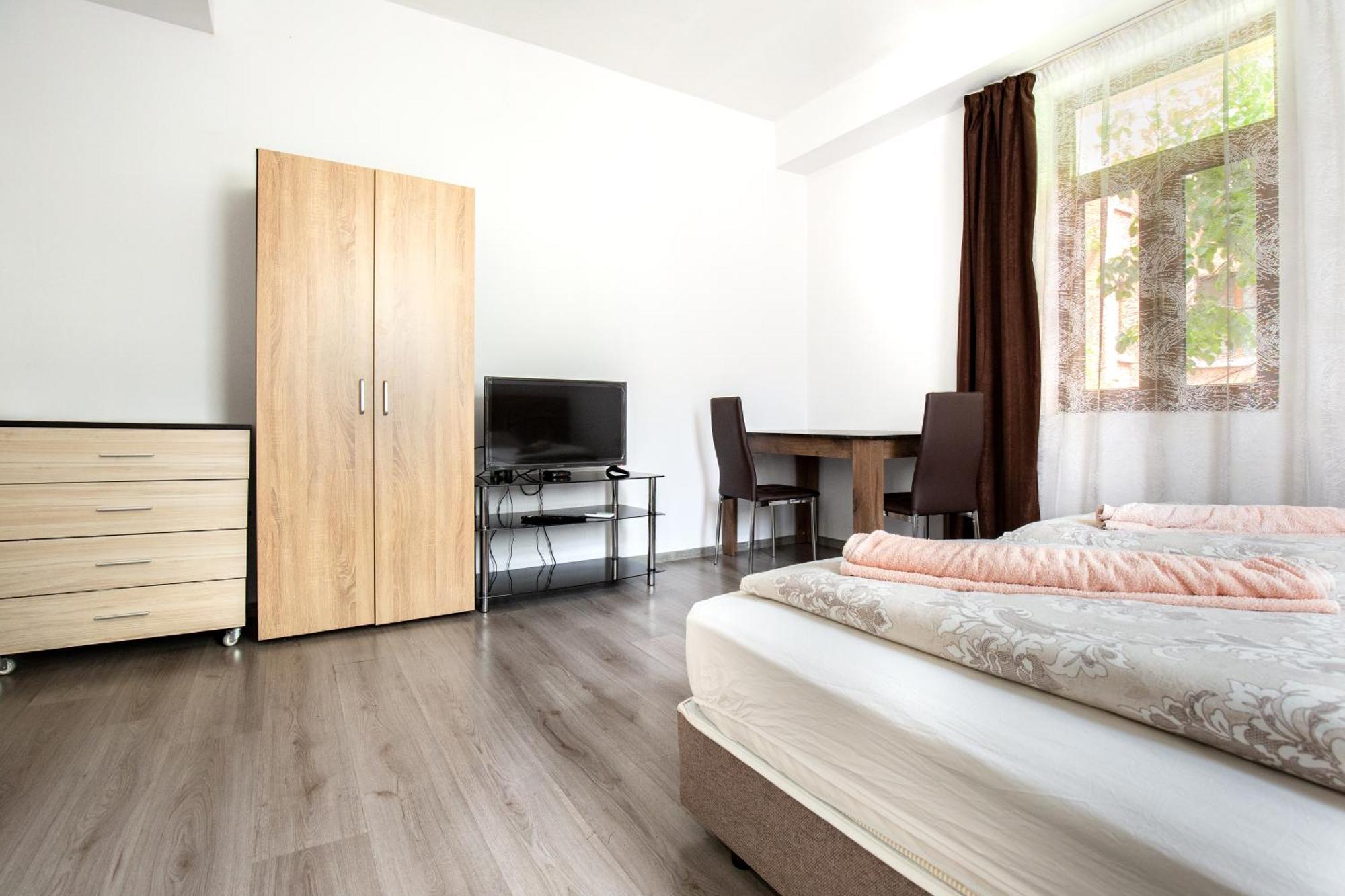 En-Suite Rooms: Novа Guesthouse In Sofia Center Exterior photo